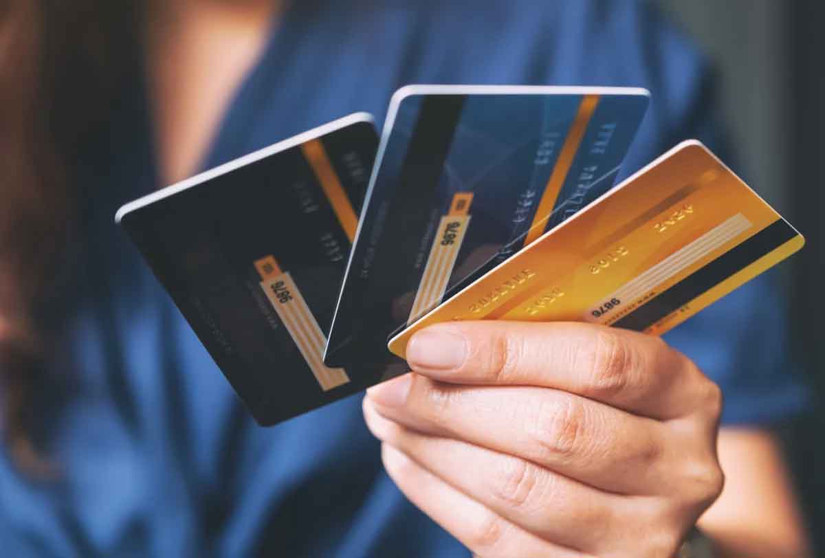 What varieties of credit cards are there?